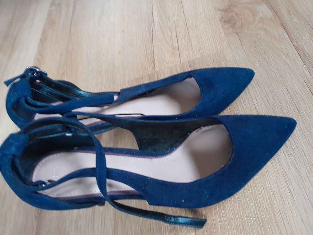 Granatowe szpilki wycięte paseczki 41 buty na obcasie