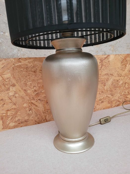 Candeeiro de mesa, praticamente novo