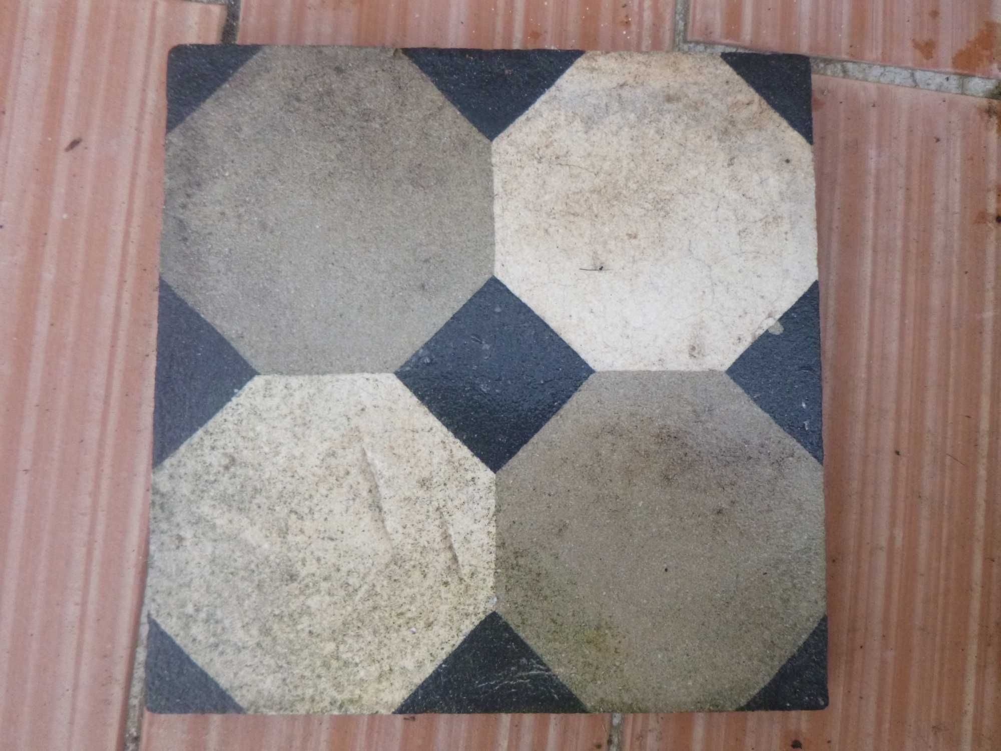 Mosaico Hidráulico tradicional Português (décadas 40/50 dos séc. XX)