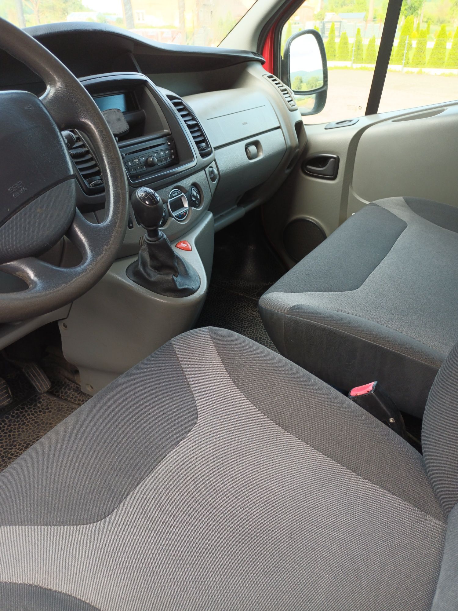 RENAULT  TRAFIC rok.2011 klimatyzacja czujnik parkowania wersja long .