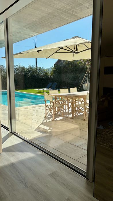 Moradia Térrea Isolada 3 suites, piscina, jacuzzi, escritório, garagem