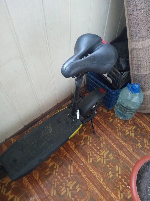 Продам Електросамокат із сидінням – в хорошому стані