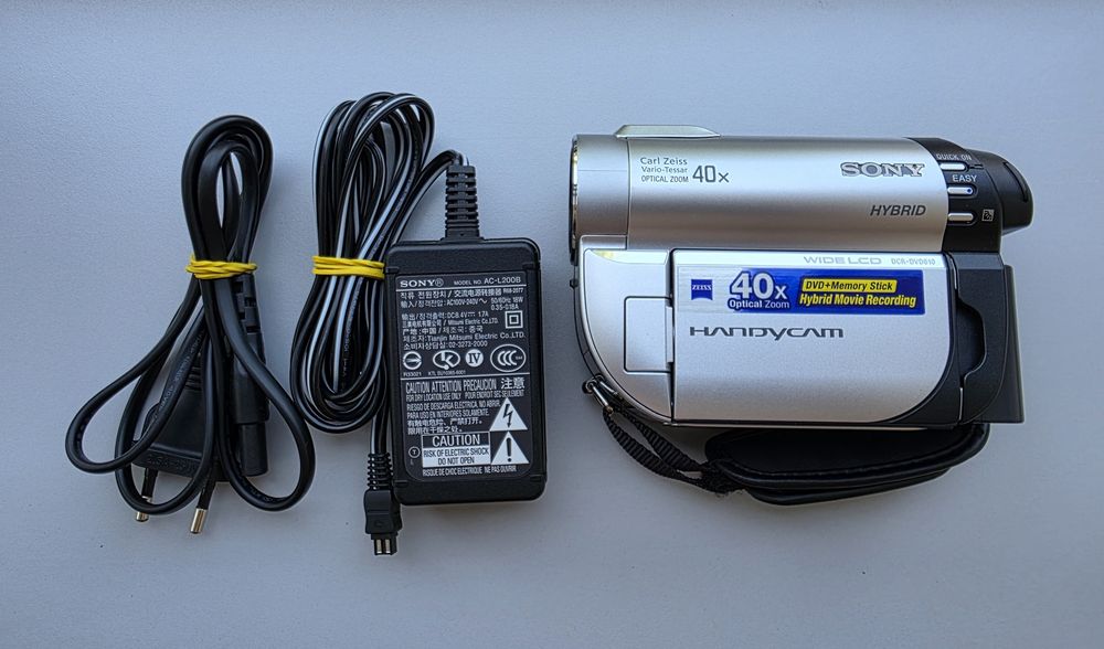 Відеокамера Sony  DCR-DVD610E Handycam Carl Zeiss 40× zoom