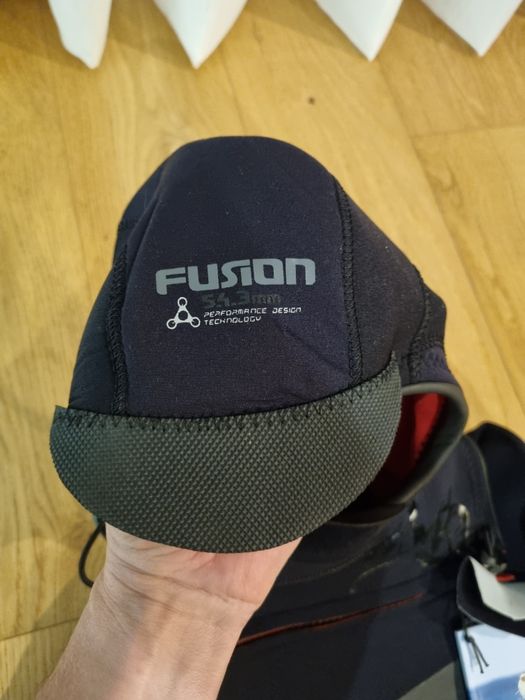 Fato Surf BodyGlove 5/4/3 com gorro NOVO!!! Tamanho MS