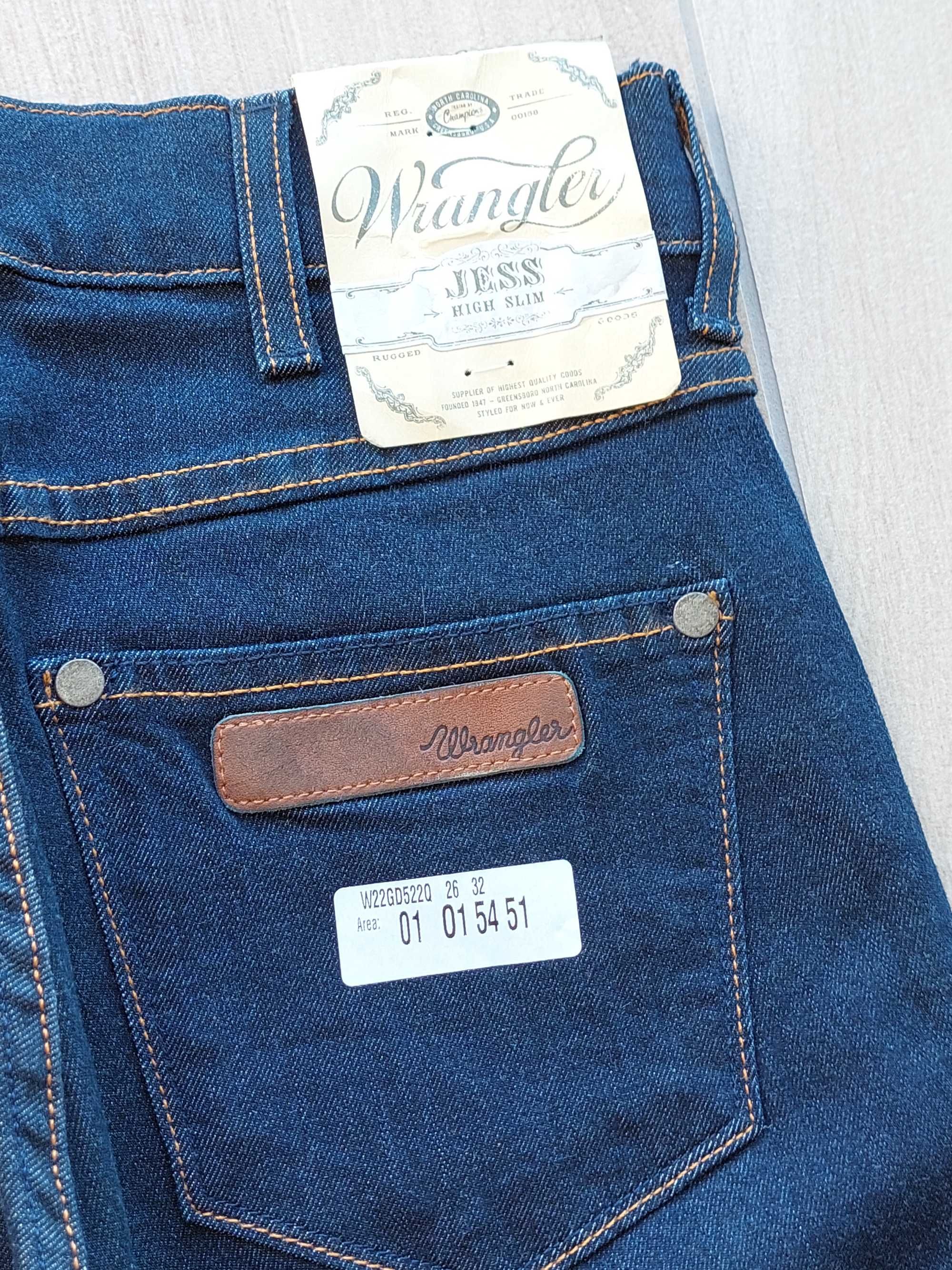 Nowe Spodnie Wrangler Jess high slim, rozmiar W26 L32