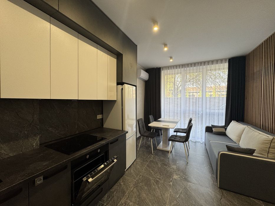 Сучасний котедж 70 м2 з власним подвірʼям та паркомісцем!