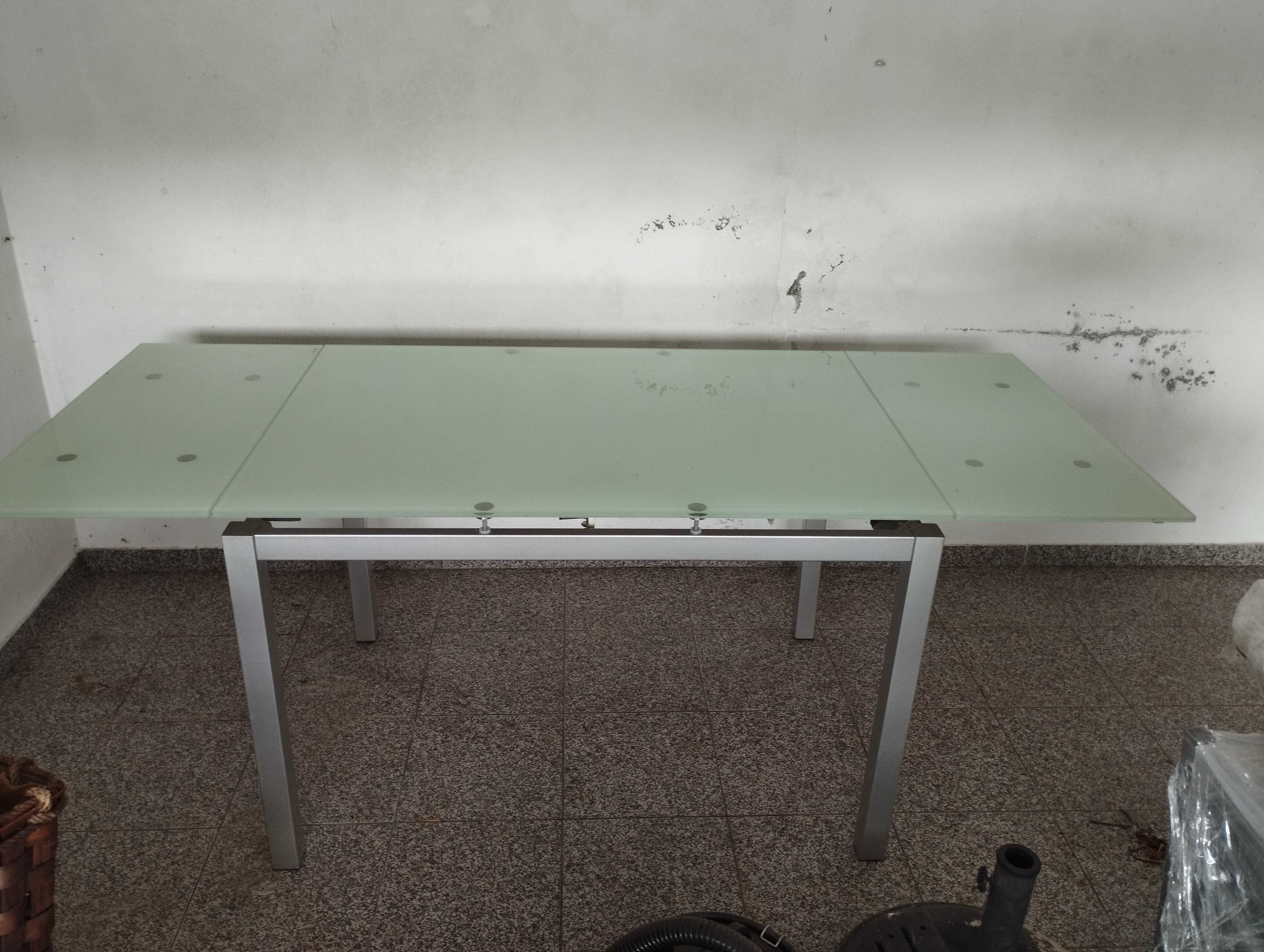Mesa de cozinha extensível com 4 cadeiras