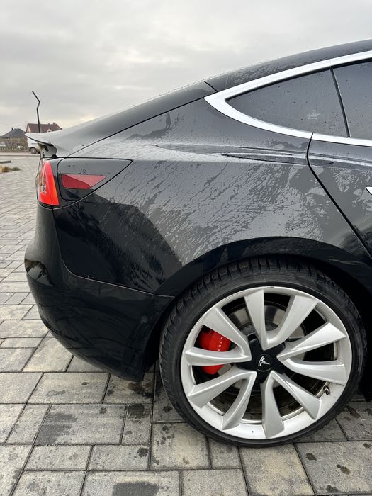 Tesla model 3 performance