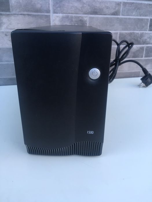 Продам бесперебойник UPS