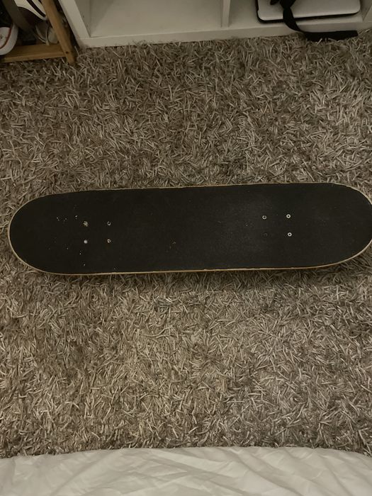 Skate enuff com uma mandala como desenho