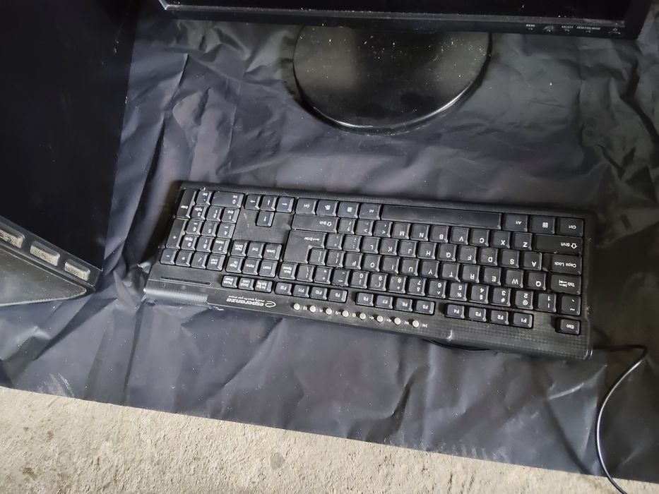 Witam sprzedam komputer stacjonarny z głośnikami i kamerka