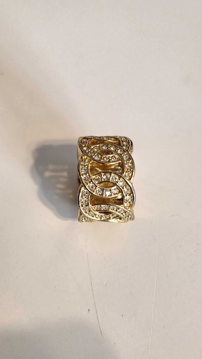 Anel em cor dorado