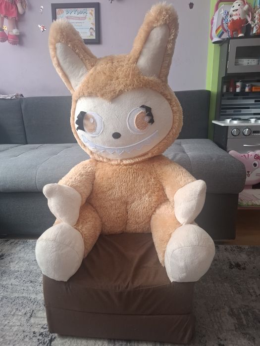 Fotel z postaci Labubu