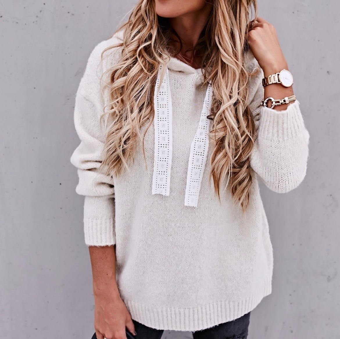 Sweter z koronka