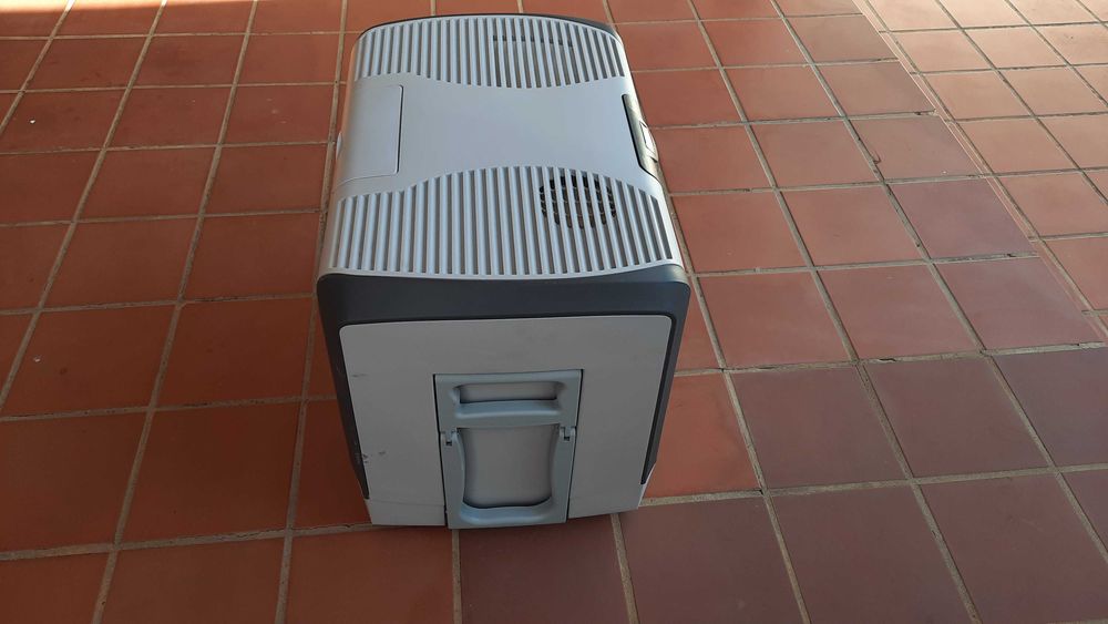 Geleira Elétrica NORAUTO 12/230V (40L) como nova