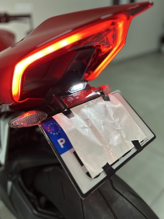 Ducati Streetfighter V2