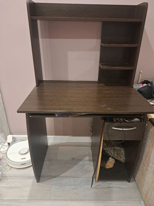 Віддам безкоштовно письмовий стіл