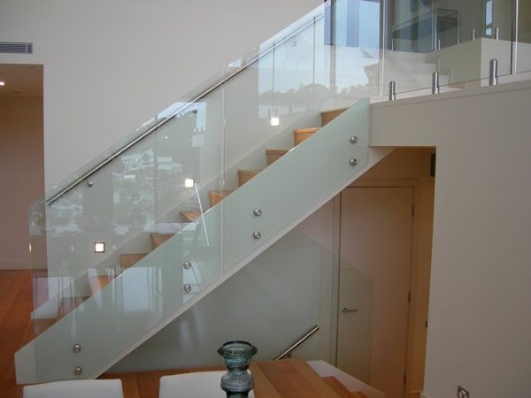 Balustrada szklana balkon taras schody szkło