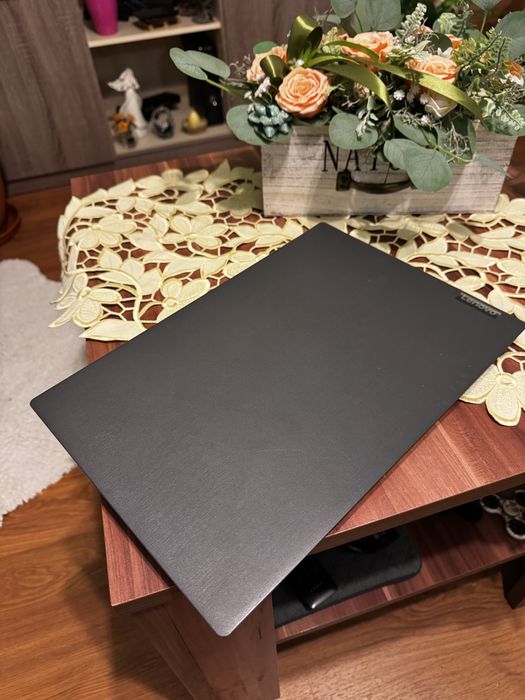 Laptop do pracy i nauki – Lenovo SSD, Windows 11