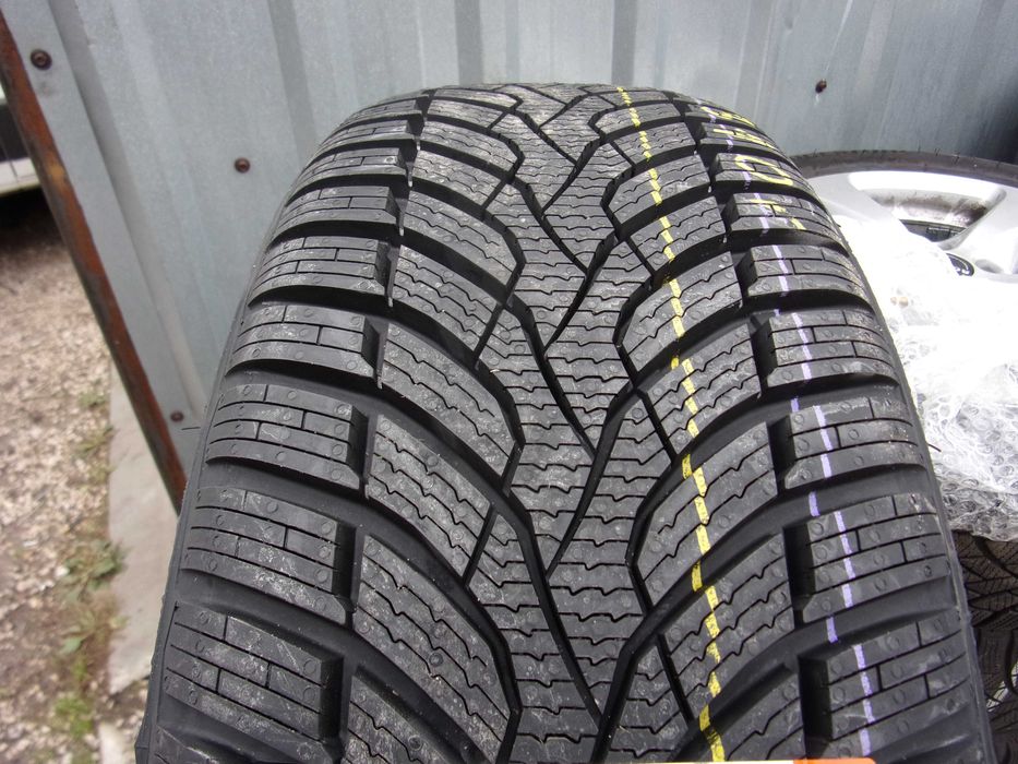 Nowe opony zimowe CEAT 215/60/16 24r
