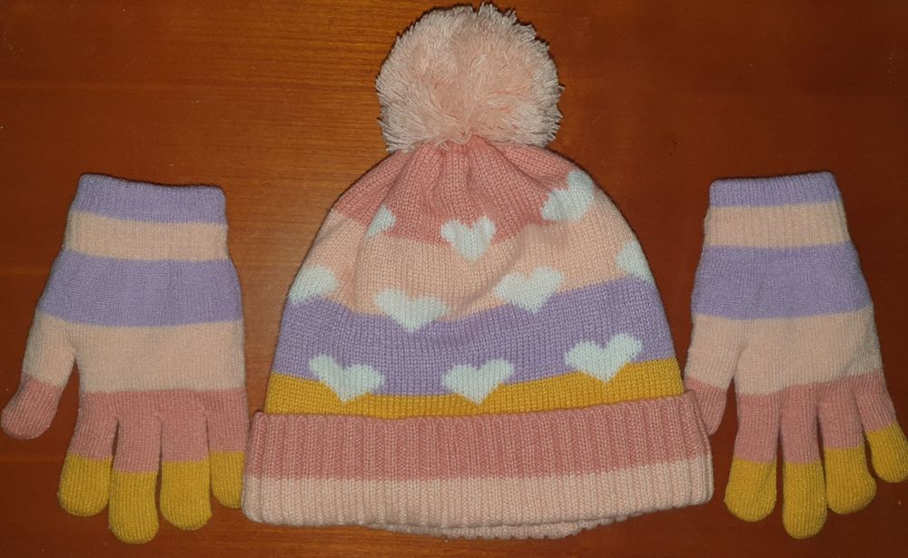 Шапка зимова для дівчинки на 7-10 років