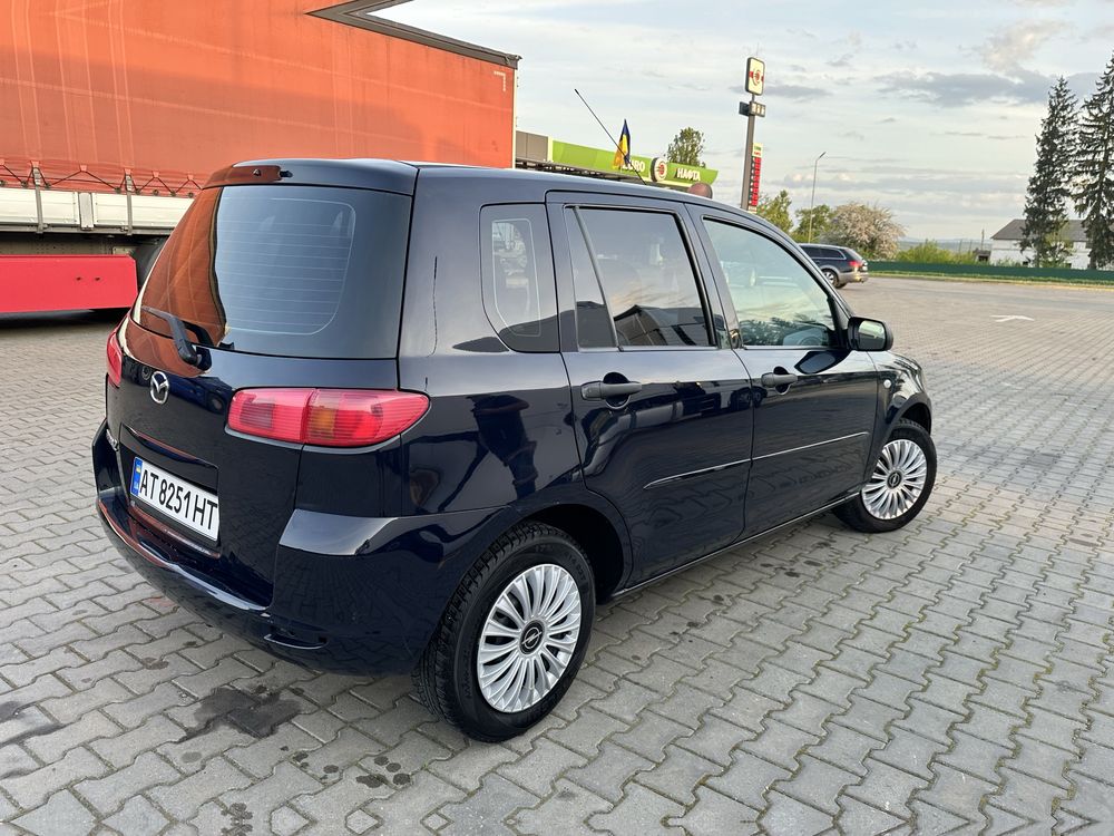 Mazda   (Машина в дуже гарному стані)