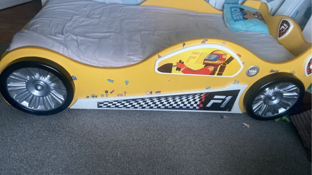 Łózko samochód chłopięce