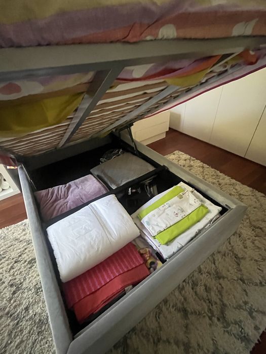Cama com estrado elevatório