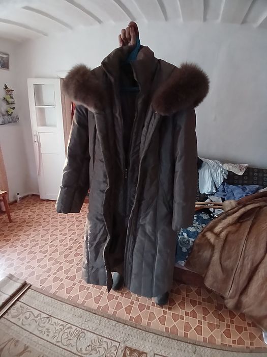 Пальто зимове з хутром песця