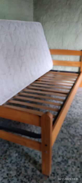 Cama com colchão. Em ótimo estado.  Solteiro aproveitem a oportunidade