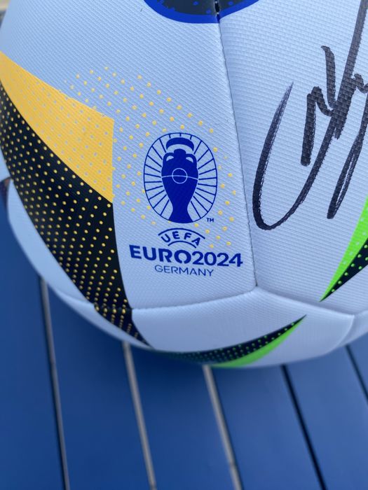 Nowa piłka Adidas Euro 2024 Fussballliebe autograf Szymon Marciniak