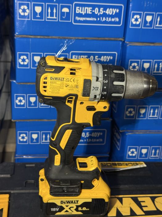 Акумуляторний шурупокрут DeWALT DCD 791 шуруповерт