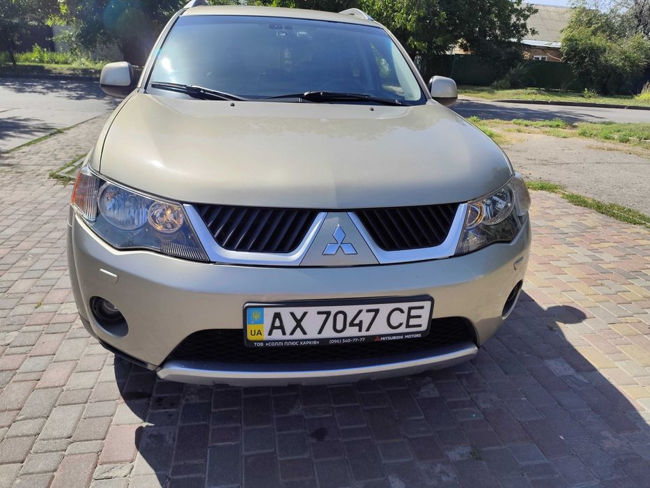 Продам  Mitsubishi OUTLANDER XL