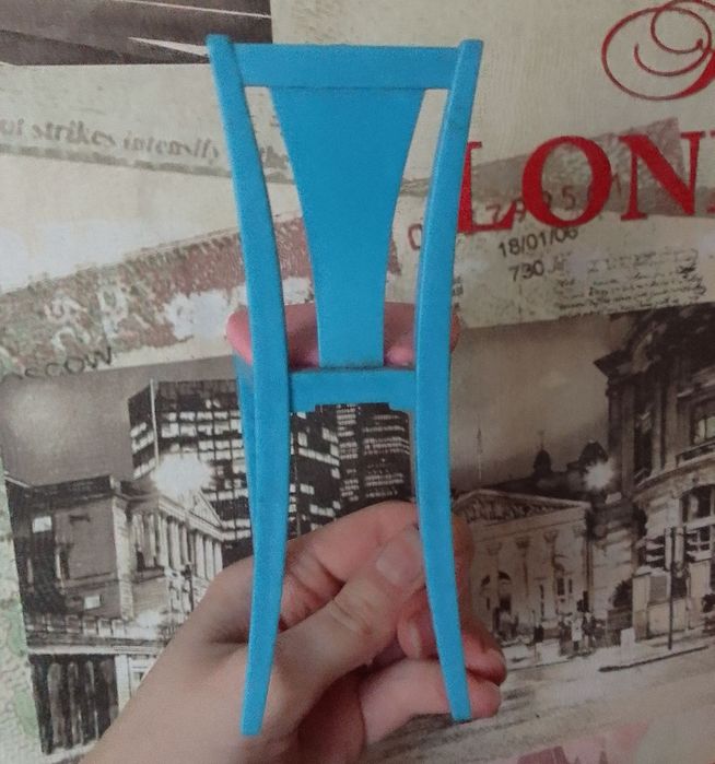 Стілець для барбі