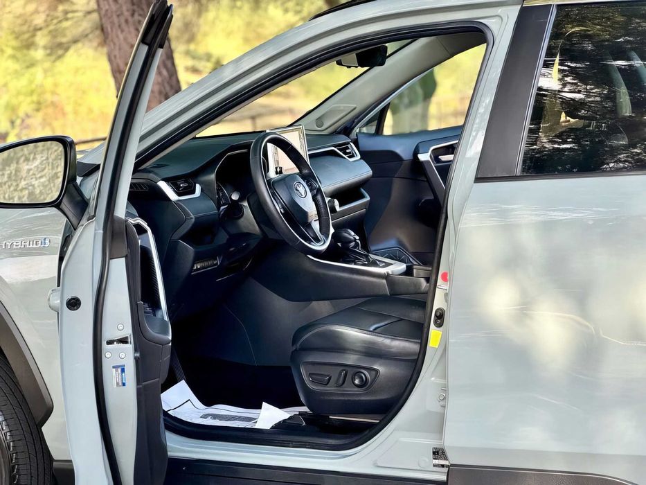 Toyota RAV4      2021