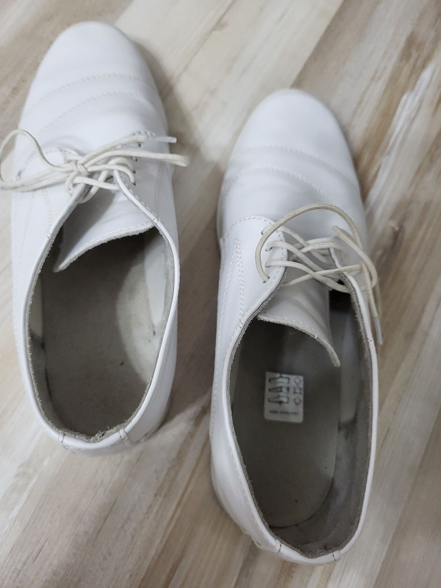 Buty komunijne białe r34  polskie