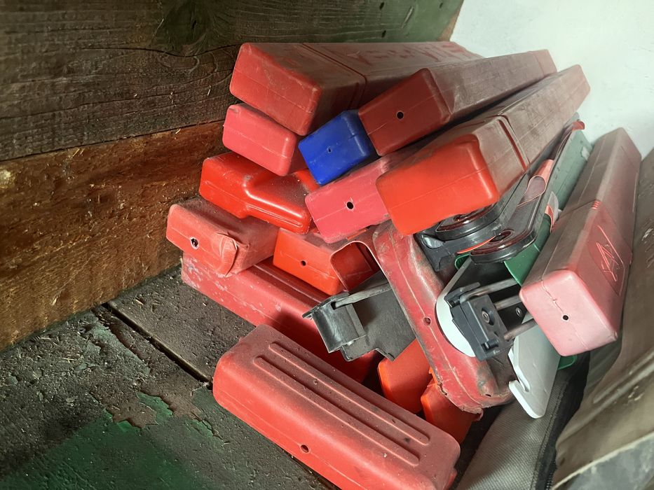 Треугольник аварийный трикутник якісний німецький бу в футлярі