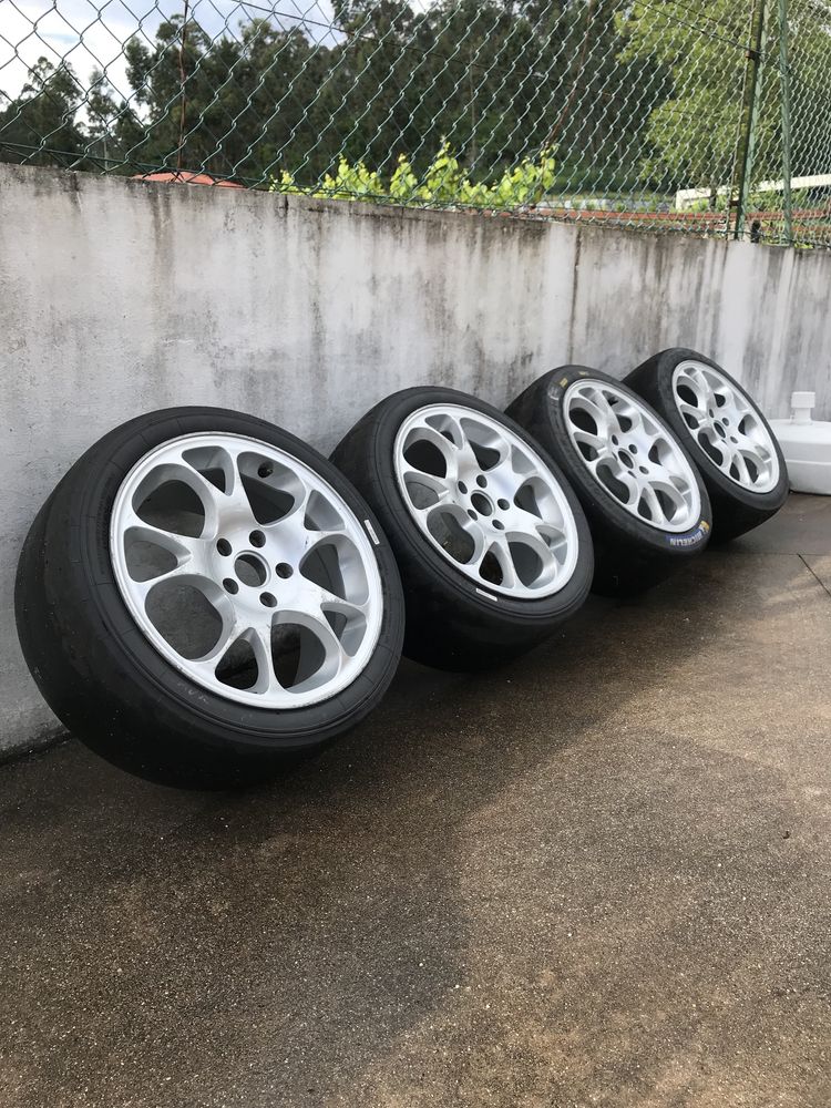 Jantes RH em 17 5x112 com pneus Slicks de competição