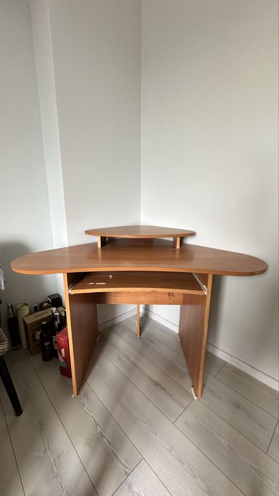 Стіл для комʼютера кутовий