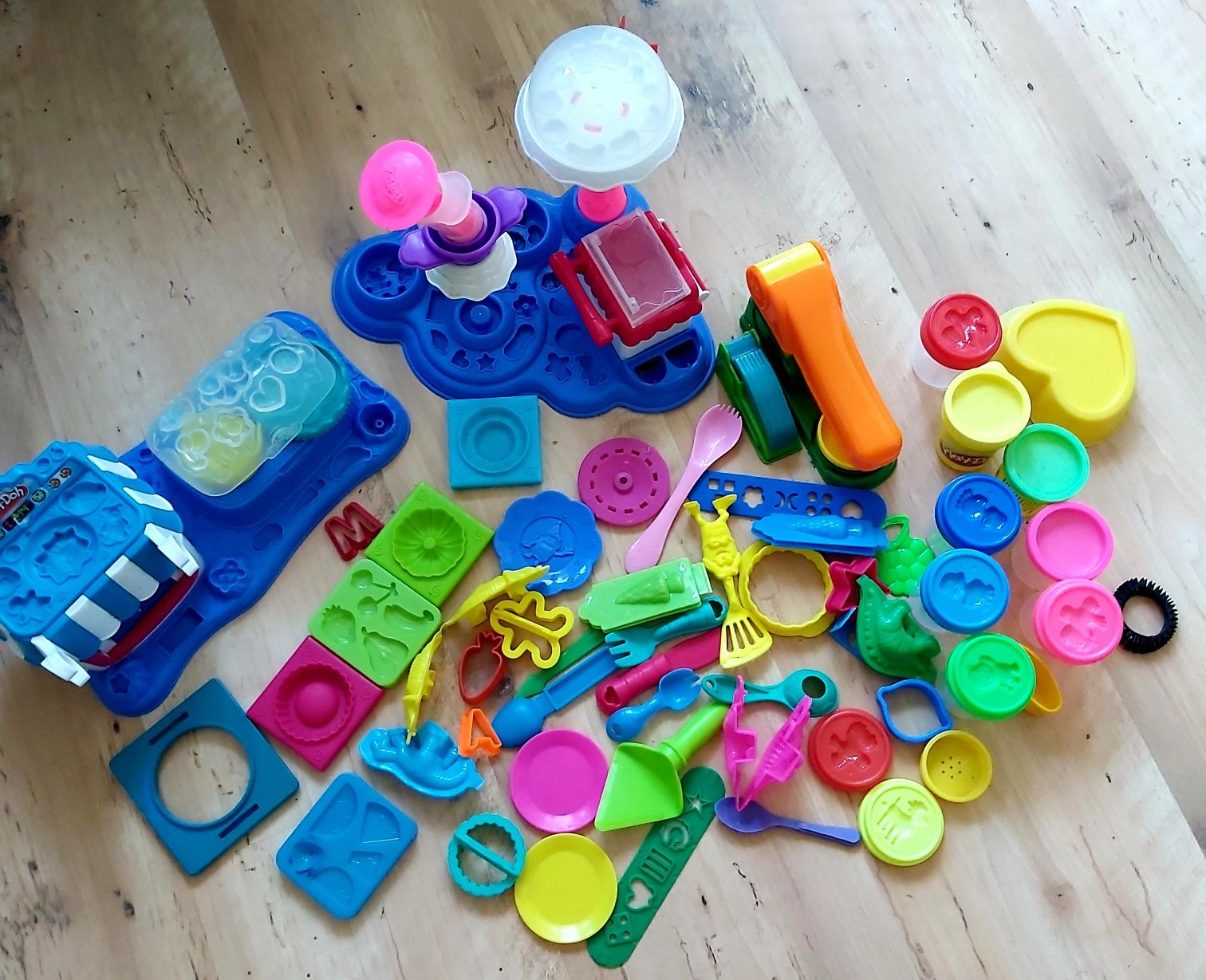 Duży zestaw kreatywny do ciastoliny PLAY- DOH