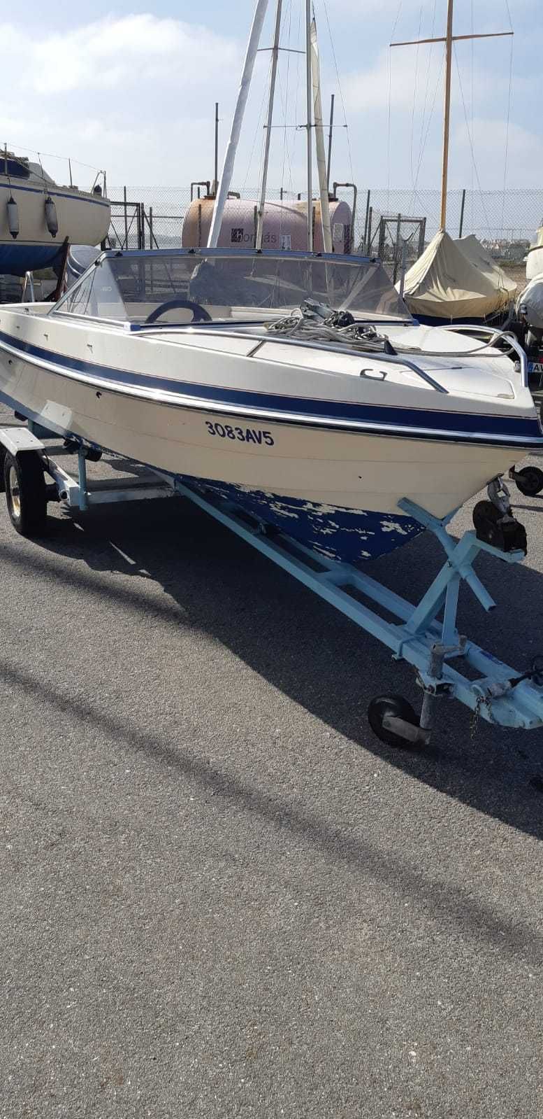 Barco de recreio de 6 lugares