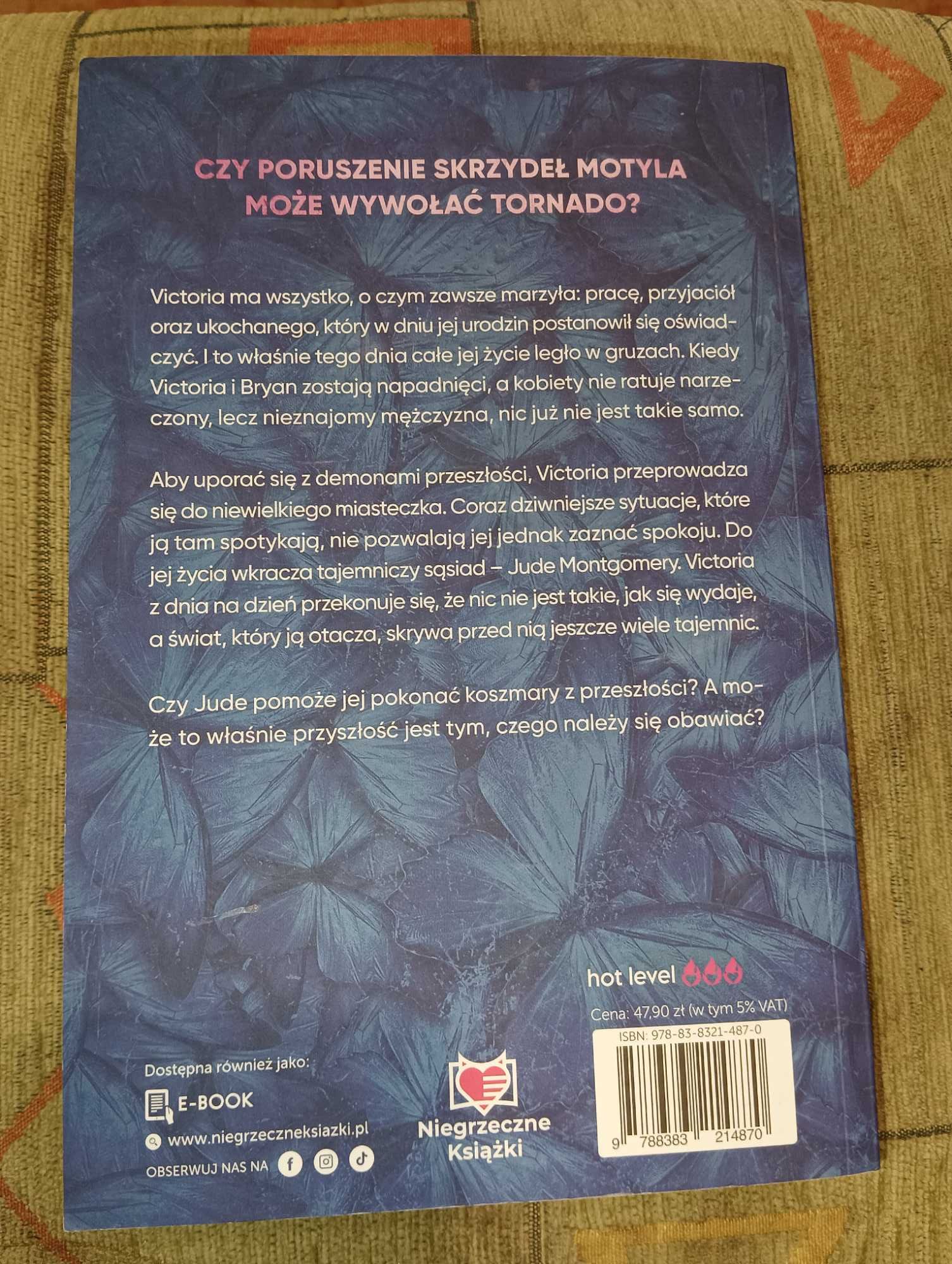 M. James Ścigając motyle