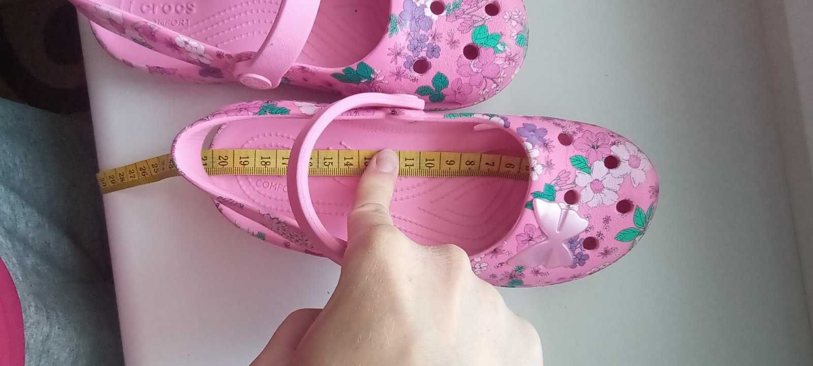 Босоніжки, сандалі Crocs