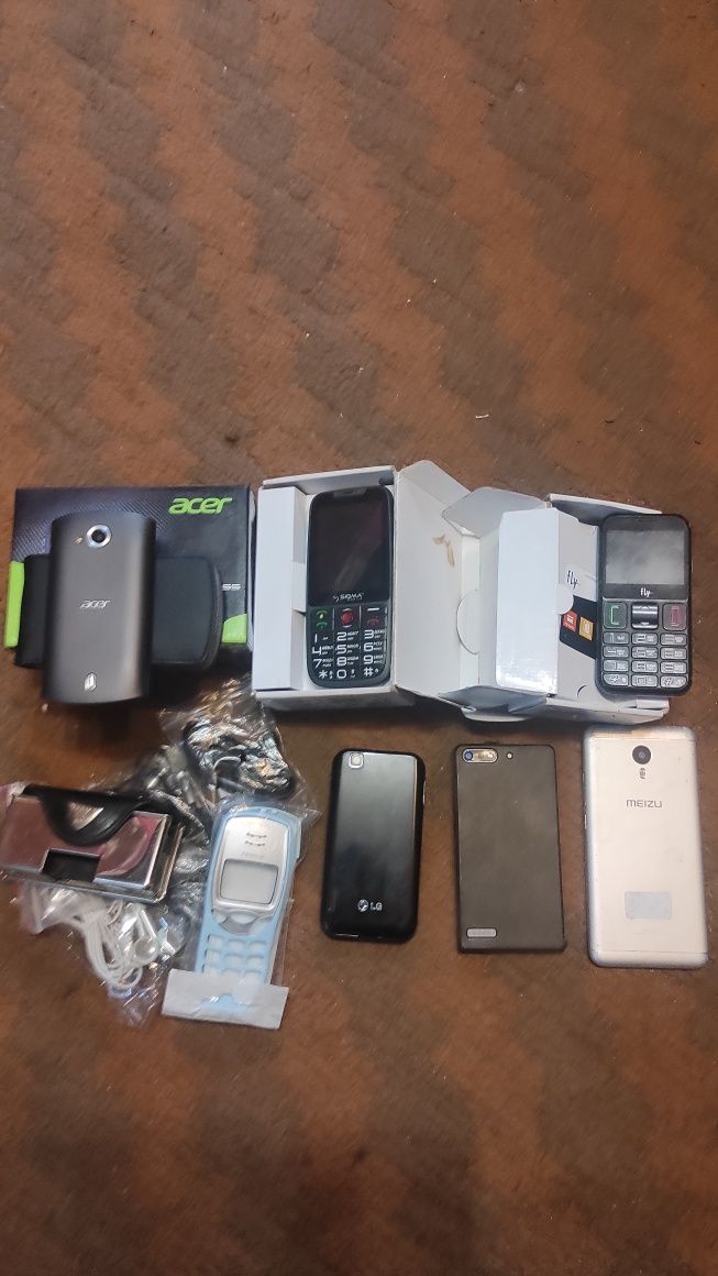 Продам  мобильный телефо acer. нет зарядного. и другие.