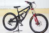 Bicicleta banshee downhill