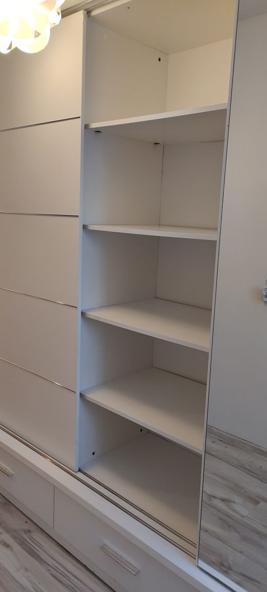 Szafa duża, oświetlenie LED