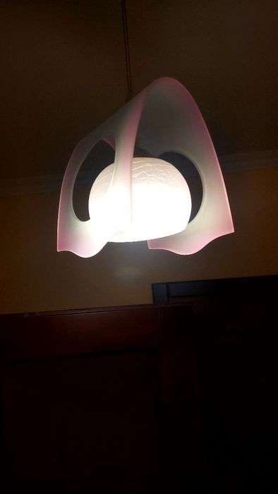 Продам люстры и плафоны