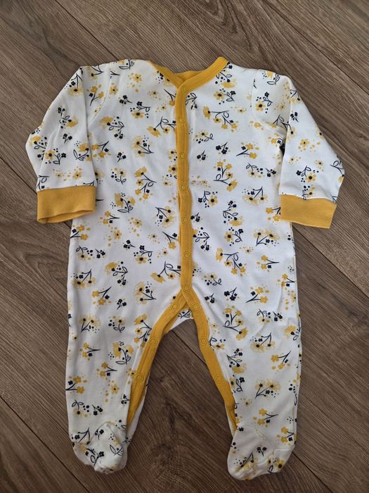 Piękny żółty pajacyk