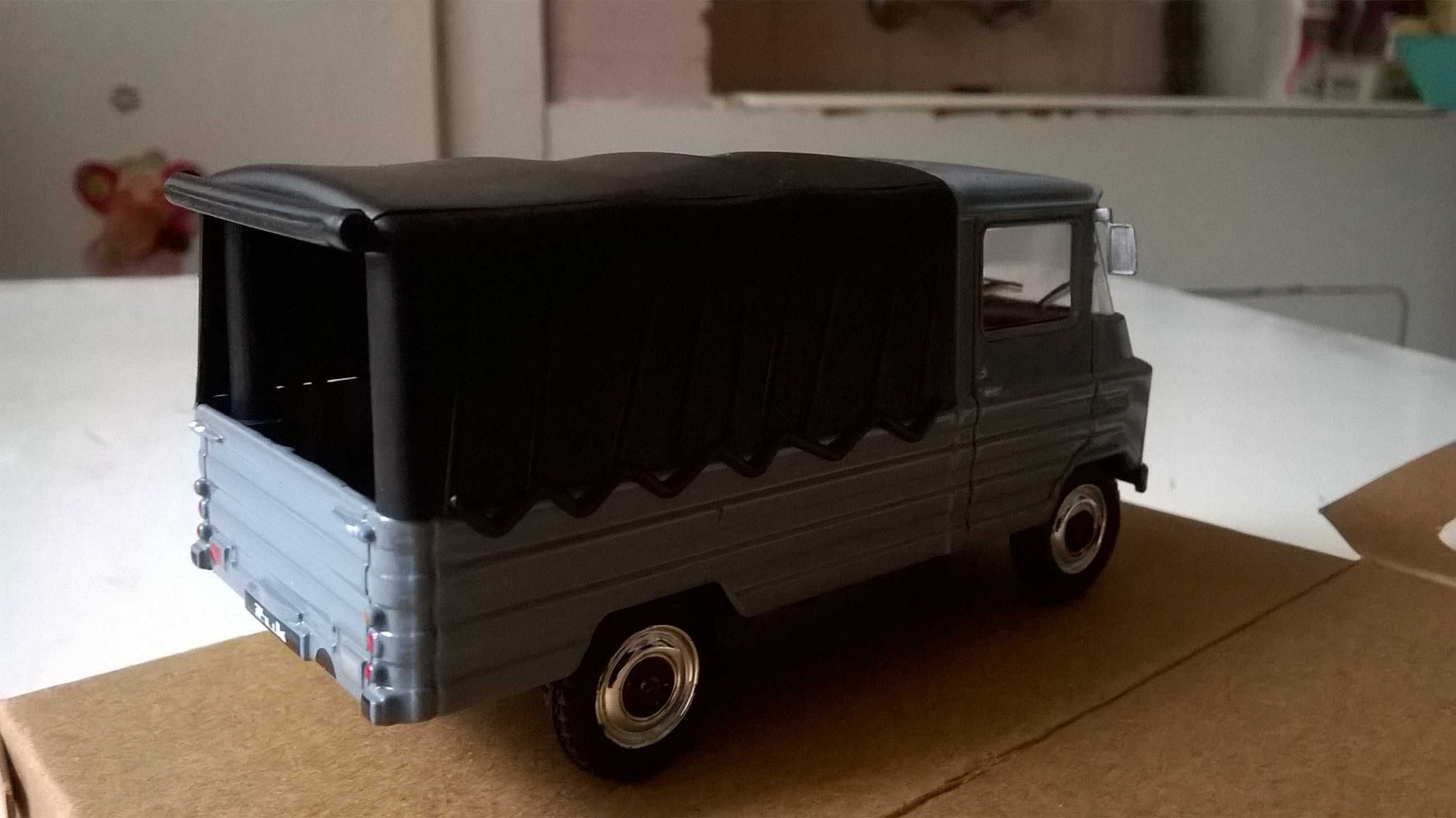 ŻUK - model metalowo-plastikowy z lusterkami bocznymi; skala 1:43