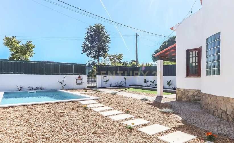 Moradia com Piscina em Brejos de Azeitão - Venda Directa